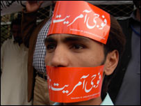 پیمرا میں تبدیلی کے خلاف مظاہرہ(فائل فوٹو)