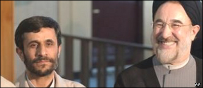 محمد خاتمی و محمود احمدی نژاد (چپ)