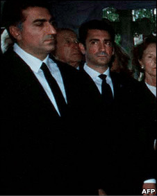 علیرضا و رضا پهلوی در جریان مراسم ترحیم لیلا