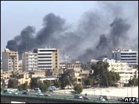 Bağdat üzerinde yükselen duman