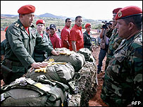 Hugo Chávez fala com militares venezulanos em Ciudad Bolívar