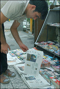 روزنامه روزگار- عکس ار نیما افشار نادری 