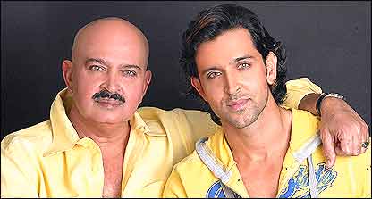 हृतिक रोशन अपने पिता राकेश रोशन के साथ