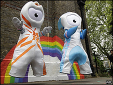 Wenlock (esq.) e Mandeville foram apresentados nesta quarta-feira