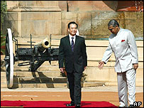 Ấn Độ trải thảm đỏ đón Thủ tướng Trung Quốc Ôn Gia Bảo ngày 11.04.2005