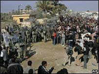 Policiais egípcios e palestinos