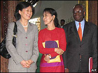 Ông Gambari và bà Suu Kyi