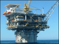 Một dàn khoan dầu ngoài biển của Việt Nam