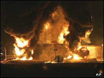 شعله های آتش در فرودگاه بيروت - لبنان