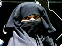 کوئٹہ میں برقعہ پہنے ہوئے ایک عورت (فائل فوٹو)