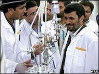 محمود احمدی نژاد در بازدید از تاسیسات نطنز