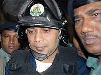 हेलमेट में तारिक़ रहमान