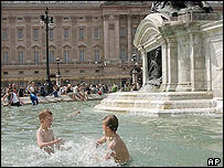 banhistas em Trafalgar