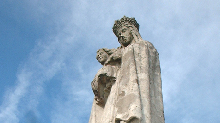 Statue of St Mary © Wayne Carter