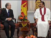 Akashi (L) meets President Rajapaksa
