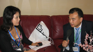 李进进律师接受BBC记者嵇伟采访