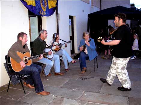 Street musicians 470