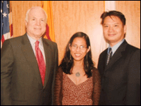Thượng nghị sĩ John McCain và ông Tạ Đức Trí 