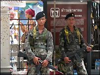 Trước đền Erawan, Bangkok
