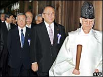 Đoàn nghị sĩ Nhật thăm đền thờ Yasukuni