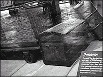 چمدان هاى جزيره اليس. عكس از شهرزاد ارشدى 