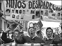 Kayıp yakınlarının gösterisi