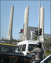 कराची की मशहूर तीन तलवार- मीनारें