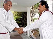 Bishop Chickera (L) with President Rajapaksa (Government photo)