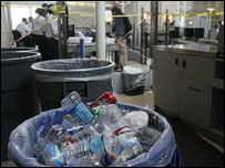 Assim como nos EUA, aeroportos sul-americanos proibiram passageiros de embarcar com líquidos