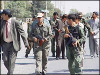 ماموران دولتی در محل انفجار