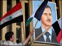 Beşar Esad'ın bir posteri