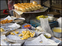 خوراکه فروشی کنار جاده