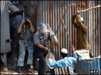 درگیری معترضان به گرانی و پلیس در بنگلادش