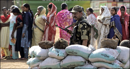 कोलकाता से 200 कोलमीटर दूर मतदान केंद्र