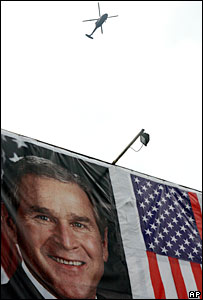 Arnavutluk'ta ABD bayrakları, Bush posterleri