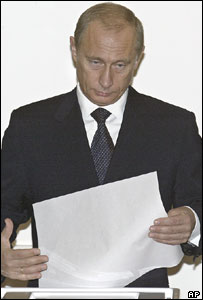 वोट डालते पुतिन