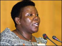 Noerine Kaleeba, diz que os pacientes estão desesperados para saber quando os recursos anunciados por Bush para o combate à Aids chegarão ao país