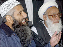 عبدالرحيم مسلم دوست در کنار فضل هادی شينواری