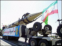 آمريکا ايران را به تلاش برای دستيابی به سلاح های هسته ای متهم می کند و ايران همواره اين اتهام را رد کرده است