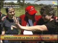 Clara Rojas (esq.) e Consuelo Gonzales depois da libertação