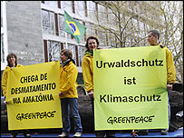 Protesto do Greenpeace em frente à embaixada brasileira em Berlim
