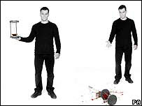 ساعت های شنی که با خون مصنوعی پر شده است