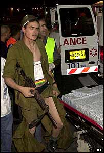 Soldado israelense após explosão em Gaza