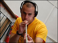 Steve Harris glass blows on the Isle of Wight