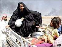 Iraquianos deixam Basra antes da invasão britânica