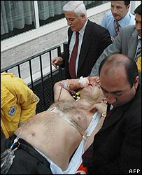 زخمی افراد کے رشتہ دار عدالت کے باہر پہنچ گئے