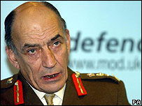 سر مایک جکسون، فرمانده سابق ارتش بریتانیا