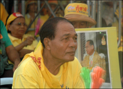 Một người biểu tình đang trầm ngâm