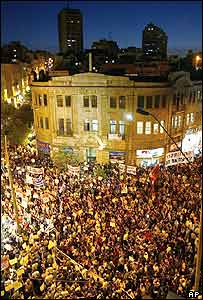 Geri çekilmeyi protesto eden yerleşimciler