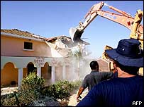 Gazze Şeridi'nde yıkılan bir yerleşim